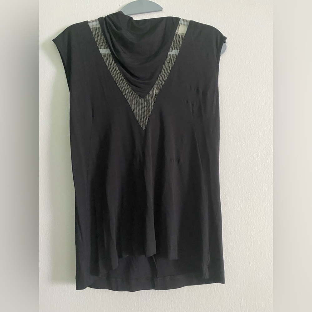 CALLAGHAN TANK TOP ACTATE WITH A V MESH INSERT AND HOODIE, SIZE 42 (8)